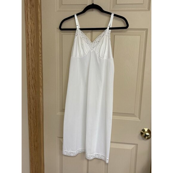 Vintage Vanity Fair Full Slip Off White Nylon Lace Made in USA Size 34 - Picture 2 of 7